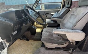 Volkswagen-Vanagon-westfalia-1990-white-12