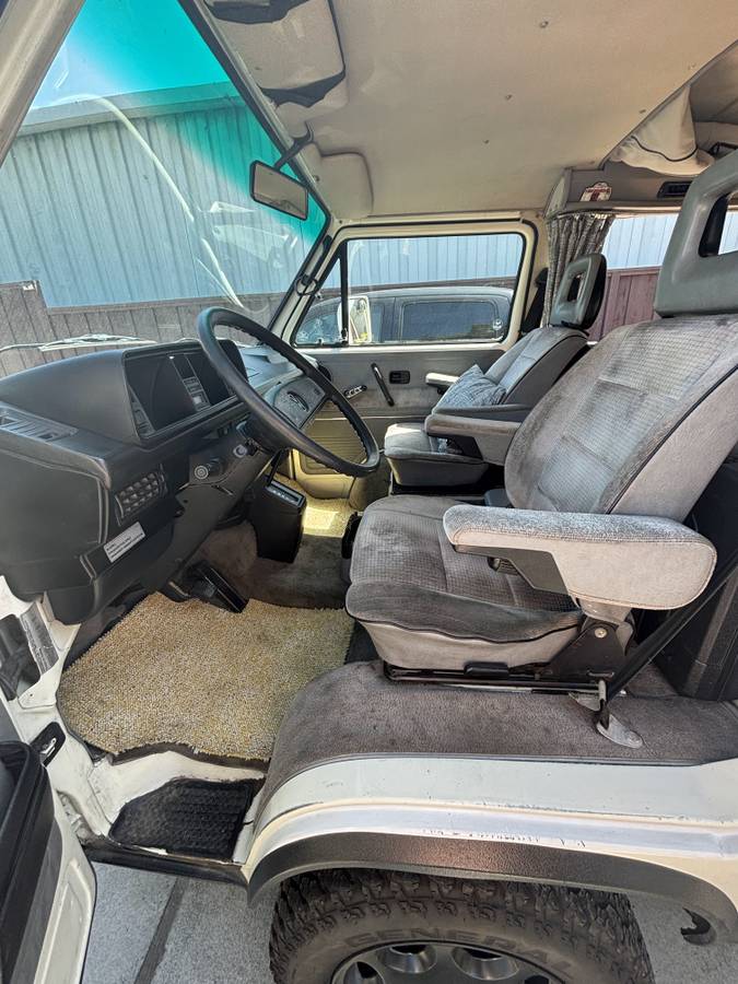 Volkswagen-Vanagon-westfalia-1990-white-12