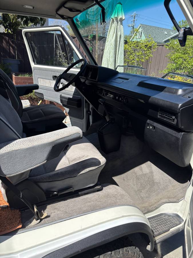 Volkswagen-Vanagon-westfalia-1990-white-16