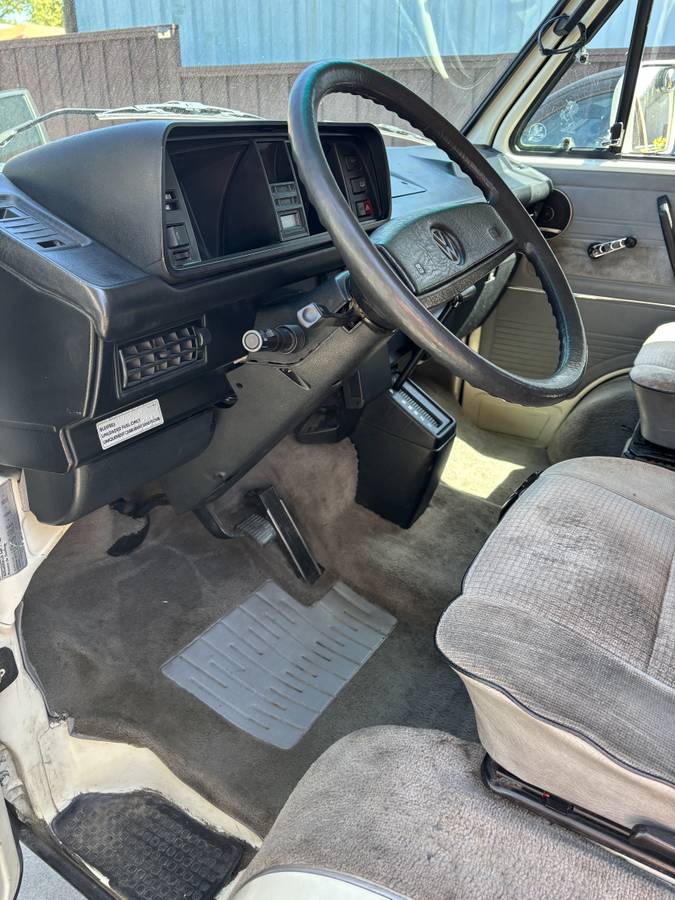 Volkswagen-Vanagon-westfalia-1990-white-18
