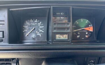Volkswagen-Vanagon-westfalia-1990-white-19