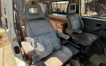 Volkswagen-Vanagon-westfalia-1990-white-20