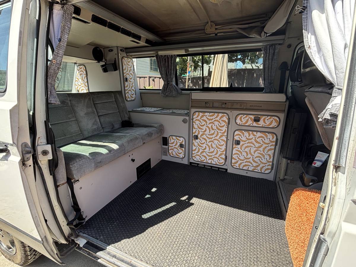 Volkswagen-Vanagon-westfalia-1990-white-6