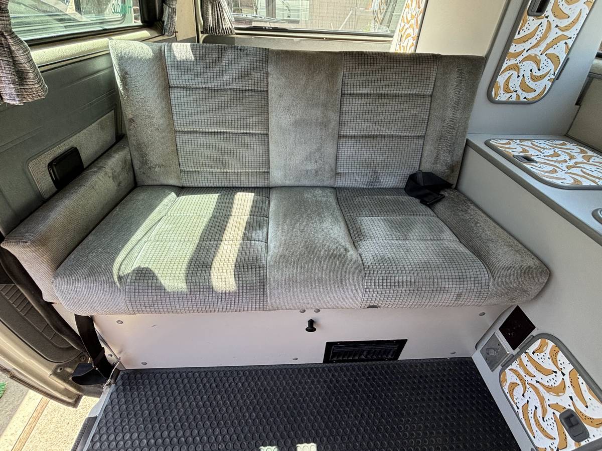 Volkswagen-Vanagon-westfalia-1990-white-7