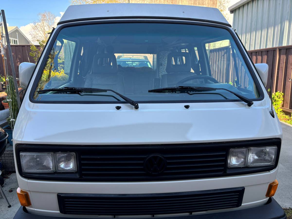 Volkswagen-Vanagon-westfalia-1990-white