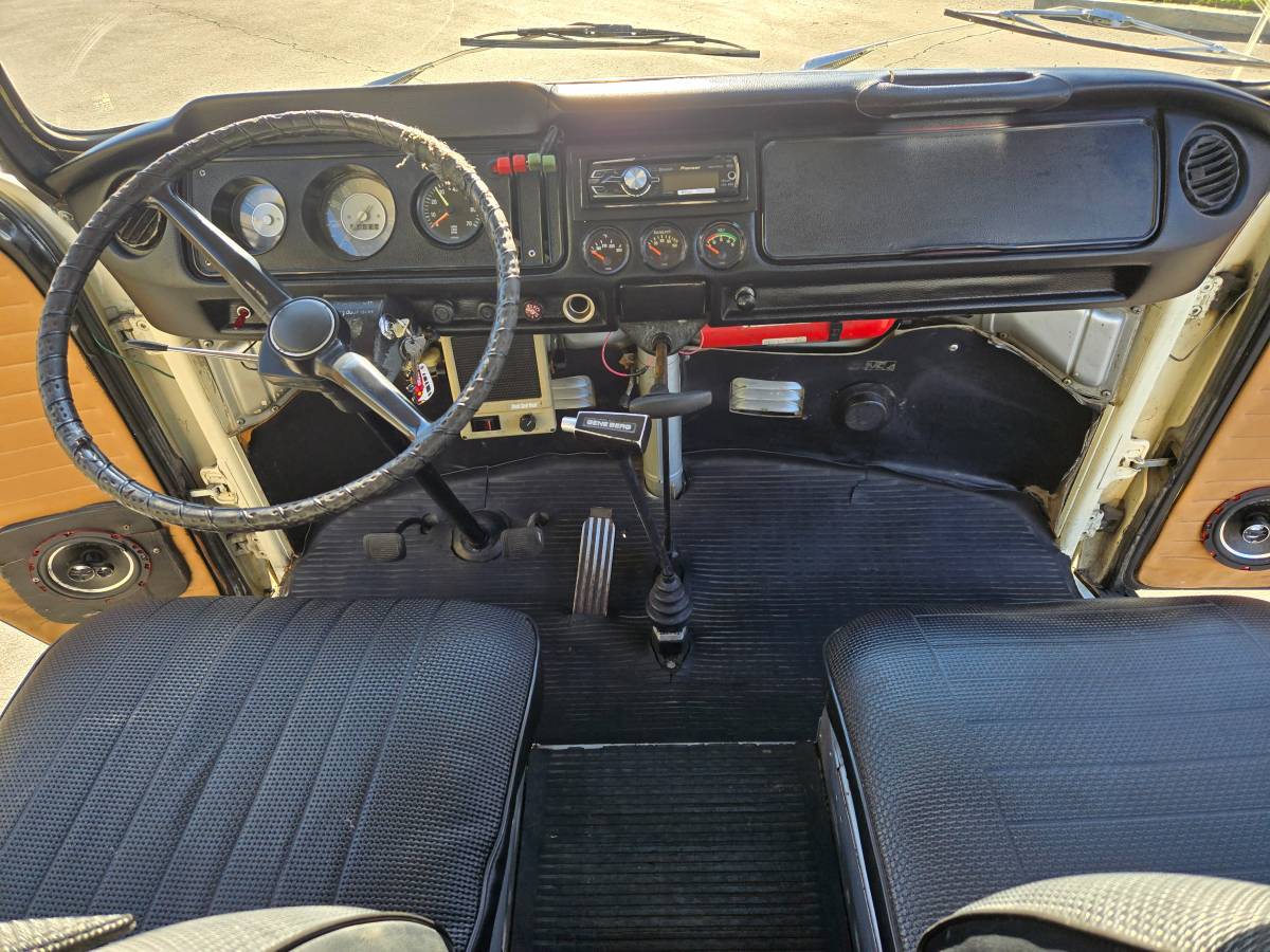 Volkswagen-Vw-bus-1968-white-8