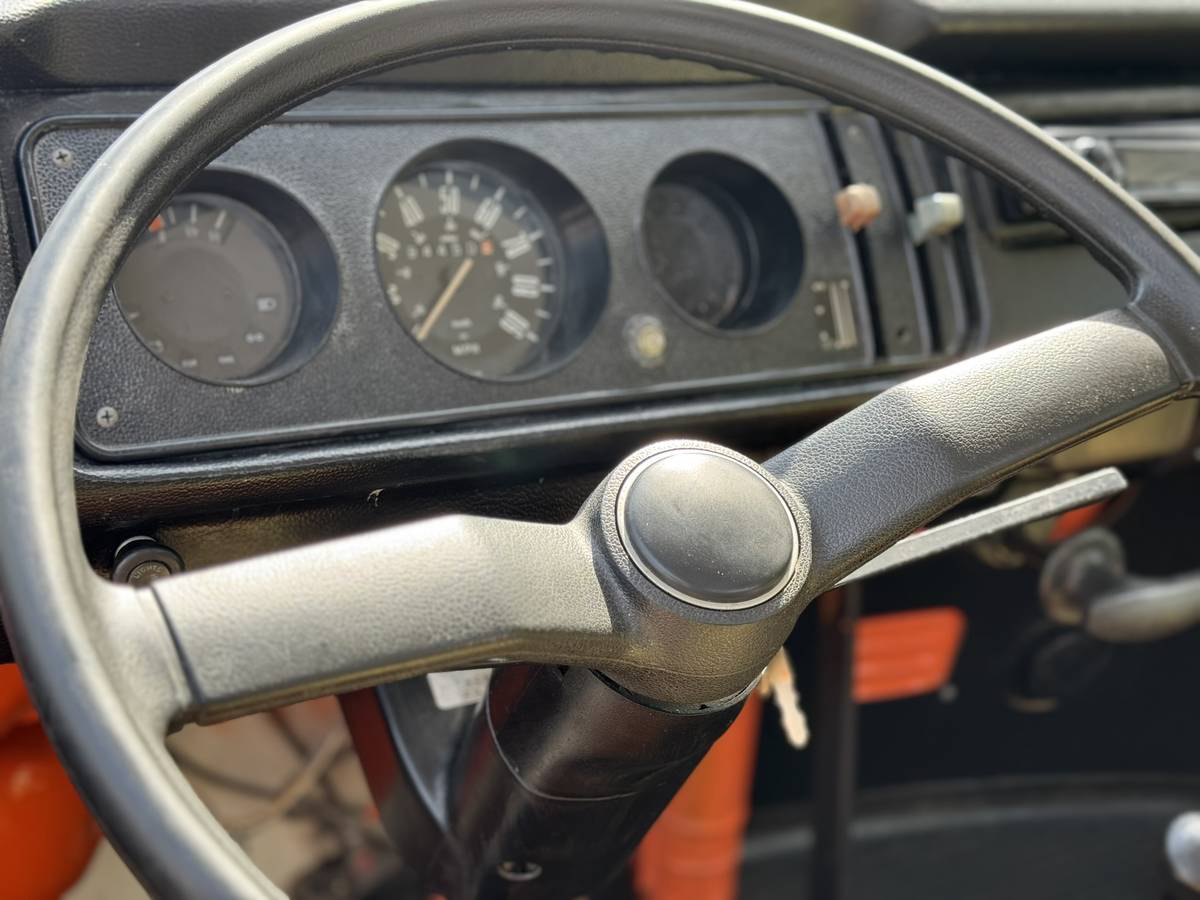 Volkswagen-Vw-bus-1979-orange-6
