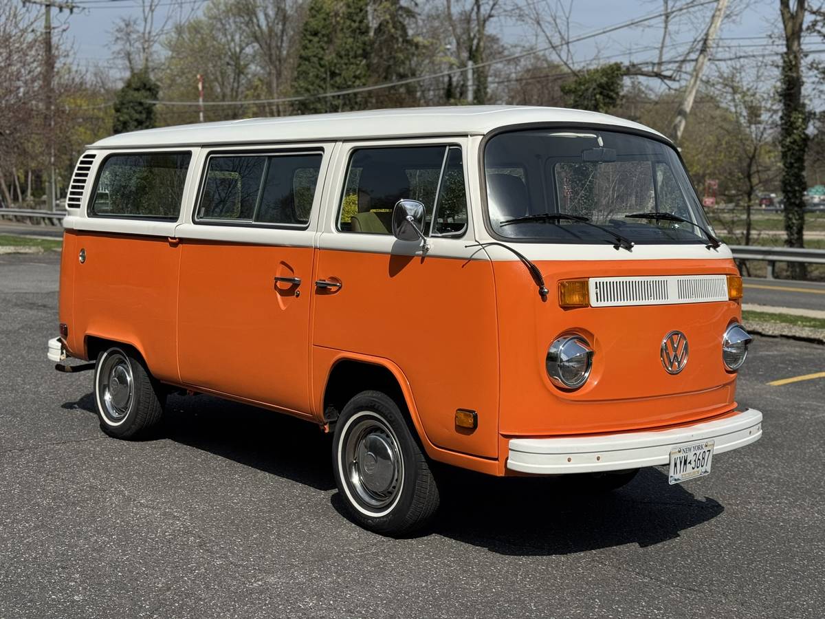 Volkswagen-Vw-bus-1979-orange