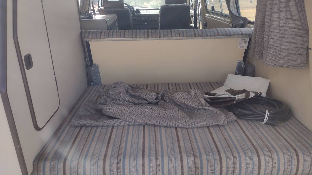 Volkswagen-Vw-bus-1984-yellow-3