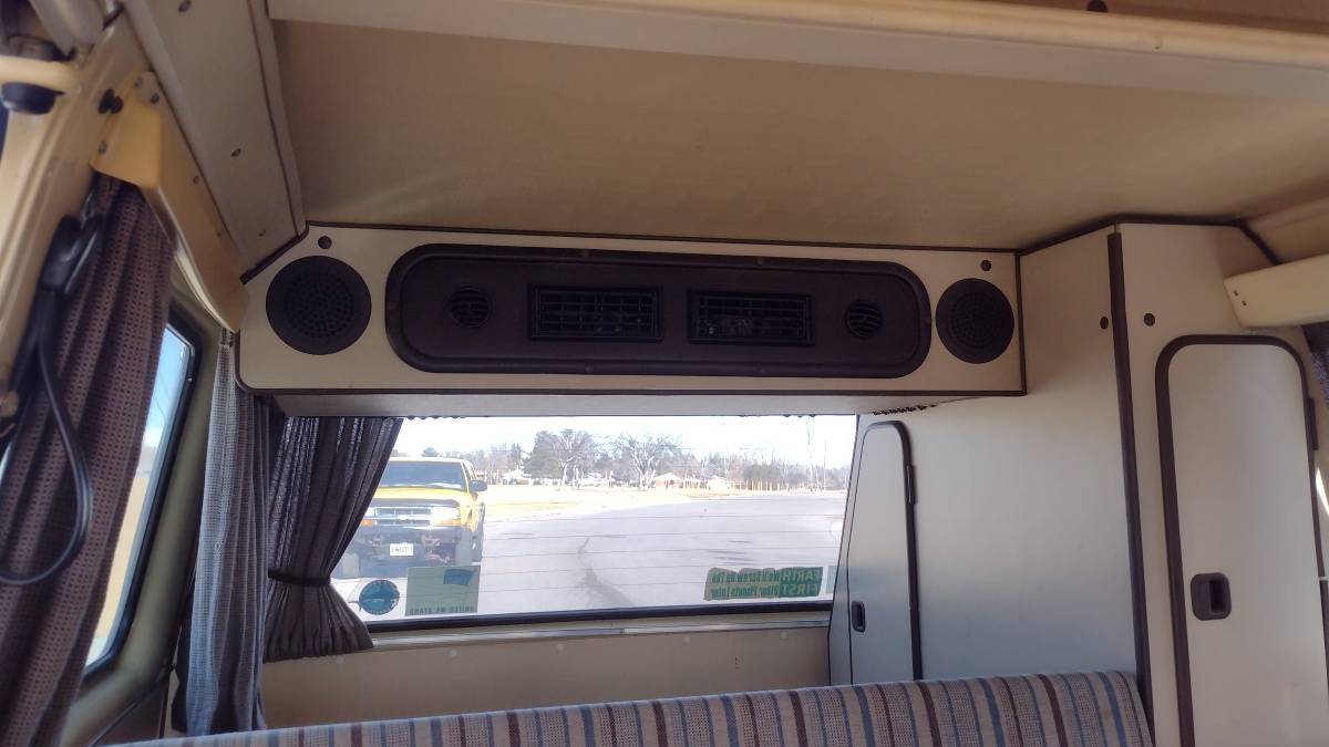 Volkswagen-Vw-bus-1984-yellow-9