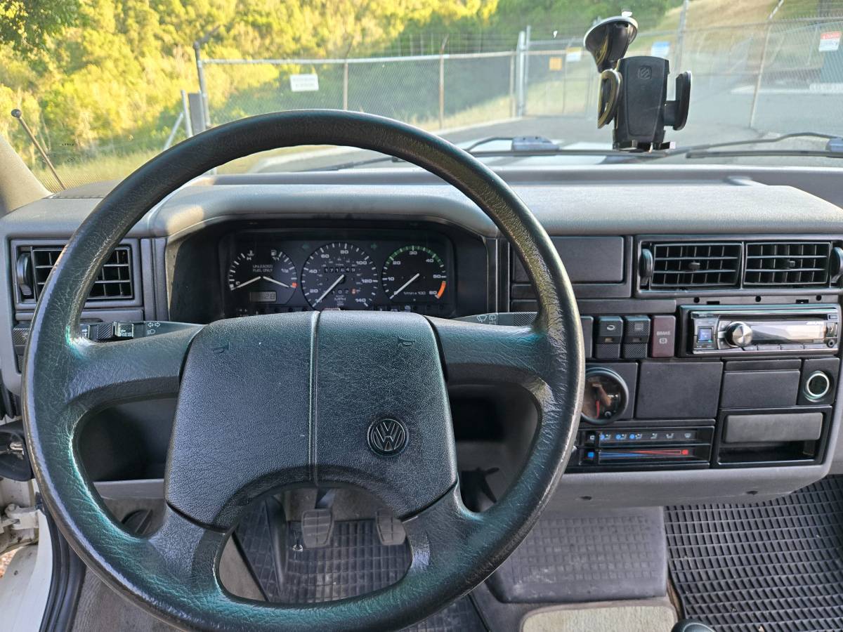 Volkswagen-Vw-eurovan-1995-white-12