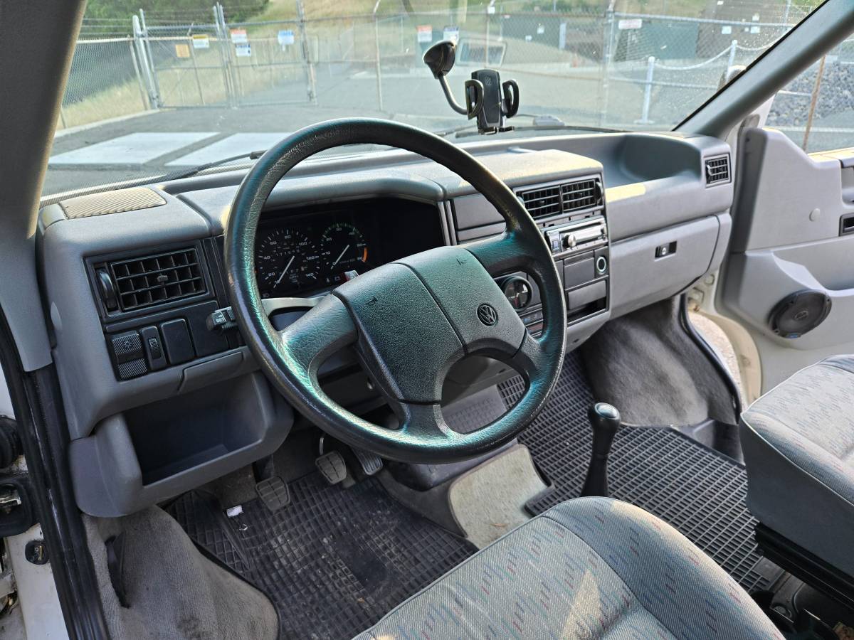 Volkswagen-Vw-eurovan-1995-white-14