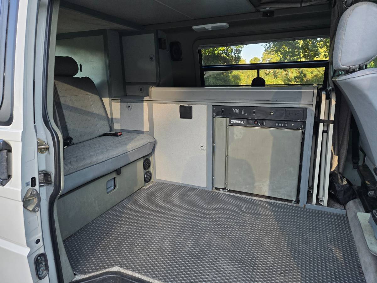 Volkswagen-Vw-eurovan-1995-white-16