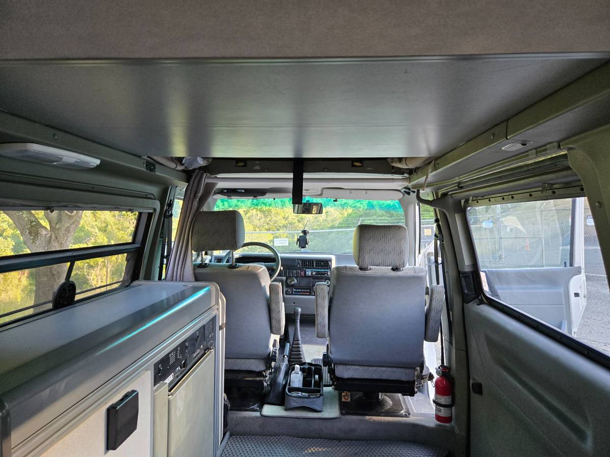 Volkswagen-Vw-eurovan-1995-white-18