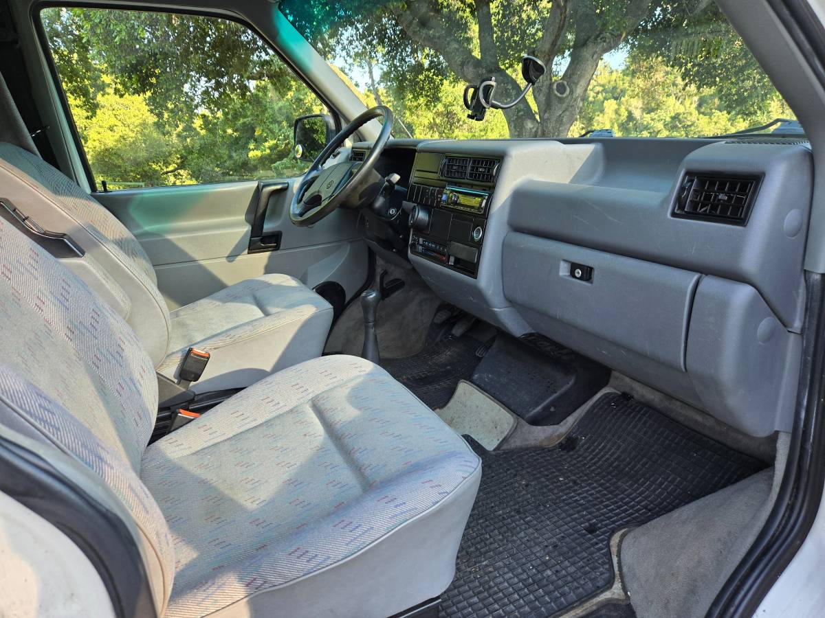 Volkswagen-Vw-eurovan-1995-white-9