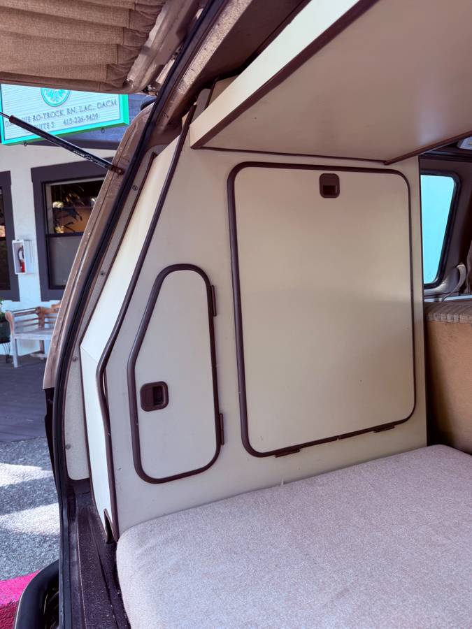 Volkswagen-Vw-vanagon-1984-brown-2