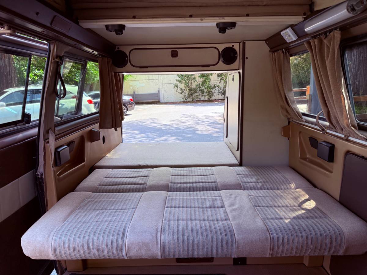 Volkswagen-Vw-vanagon-1984-brown-9