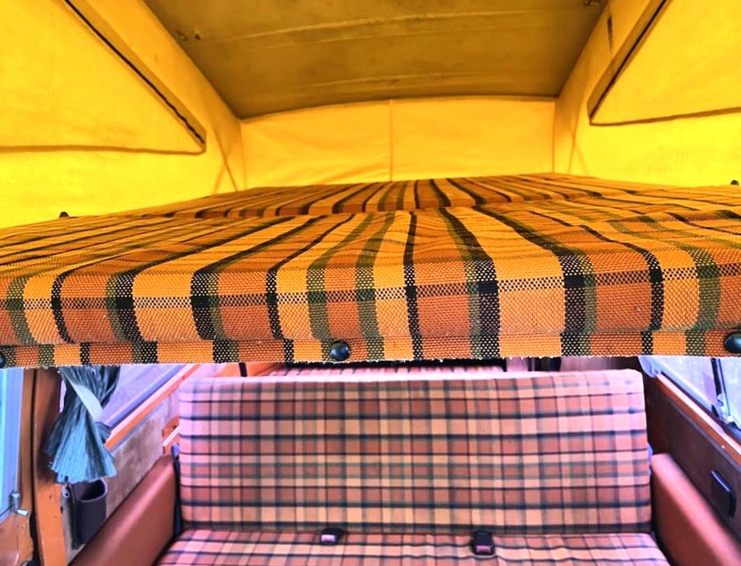 Volkswagen-Vw-westfalia-camper-van-1975-orange-4