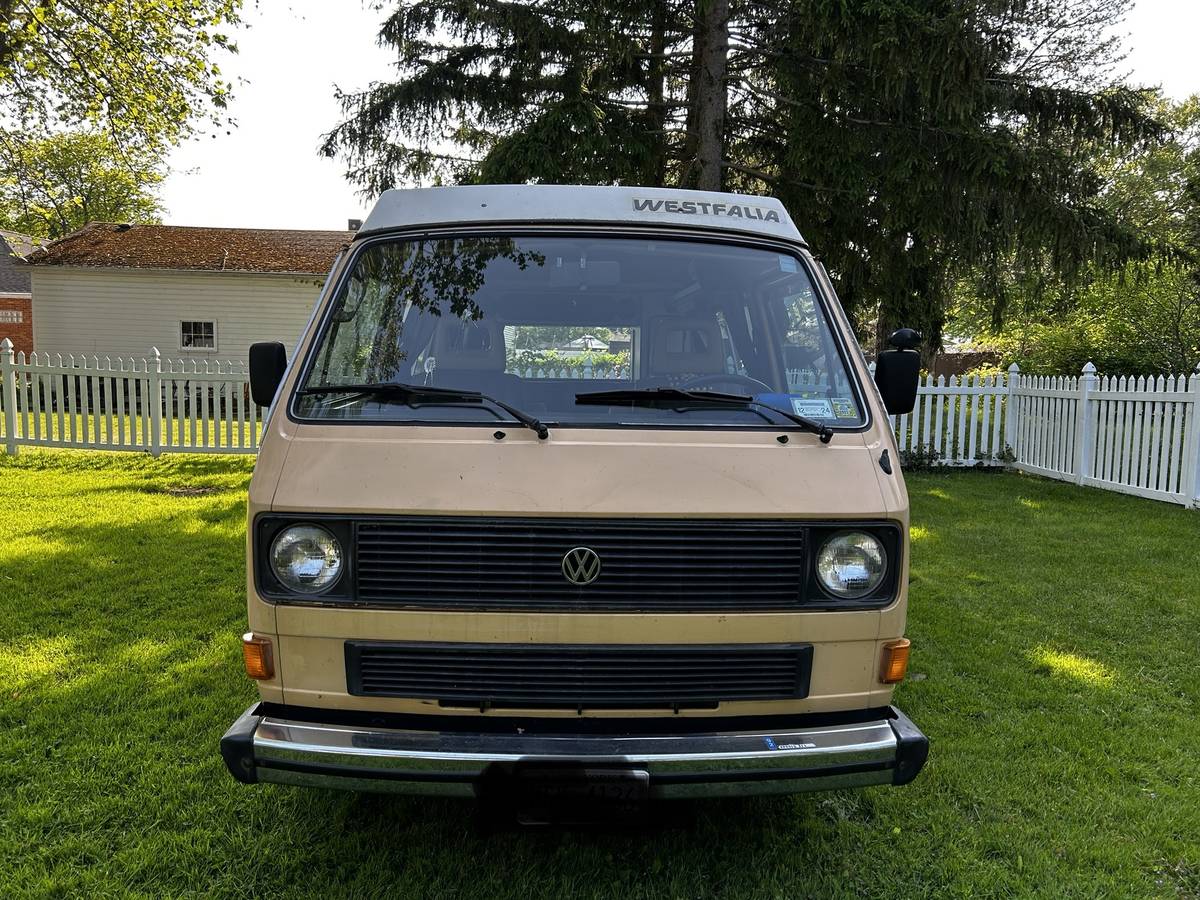 Volkswagen-Westfalia-1985-custom-1