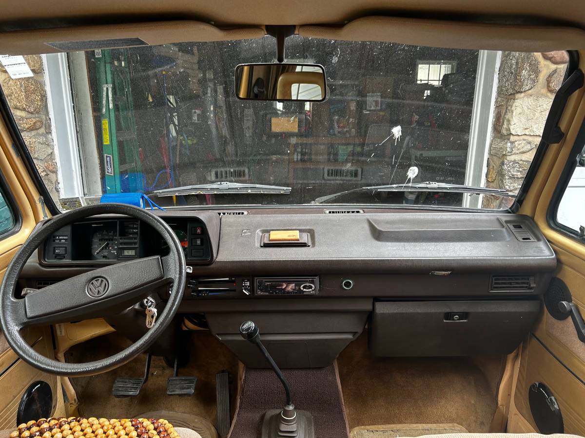Volkswagen-Westfalia-1985-custom-6