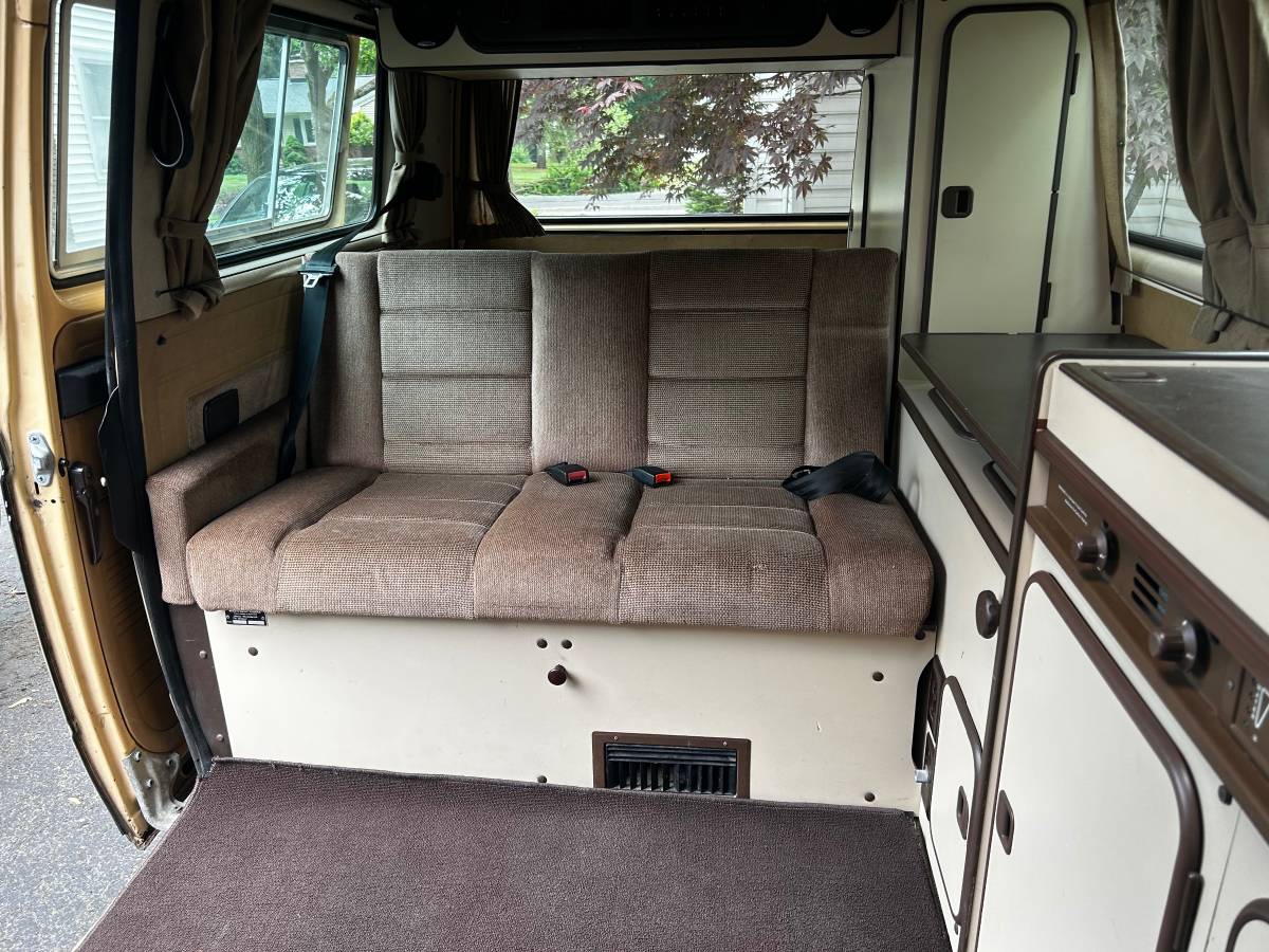 Volkswagen-Westfalia-1985-custom-7