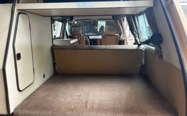 Volkswagen-Westfalia-1985-custom-9