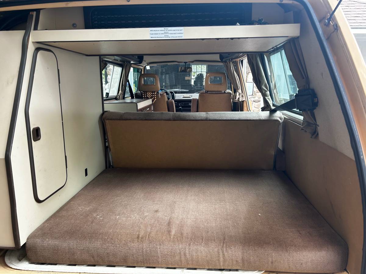 Volkswagen-Westfalia-1985-custom-9