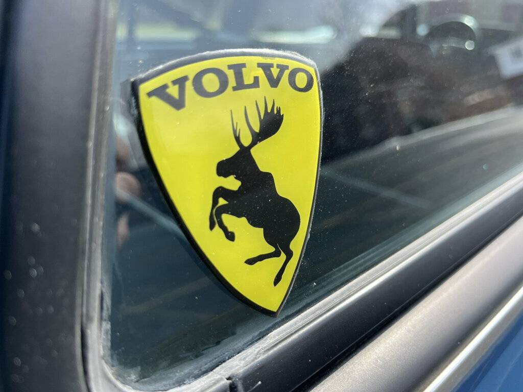 Volvo-240-1985-blue-12