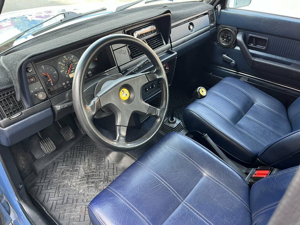Volvo-240-1985-blue-13