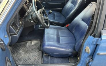 Volvo-240-1985-blue-14