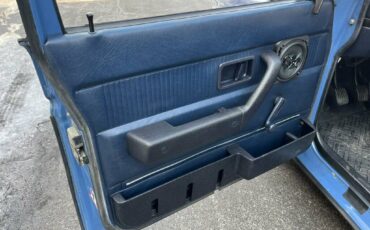 Volvo-240-1985-blue-16