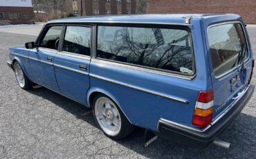 Volvo-240-1985-blue-2
