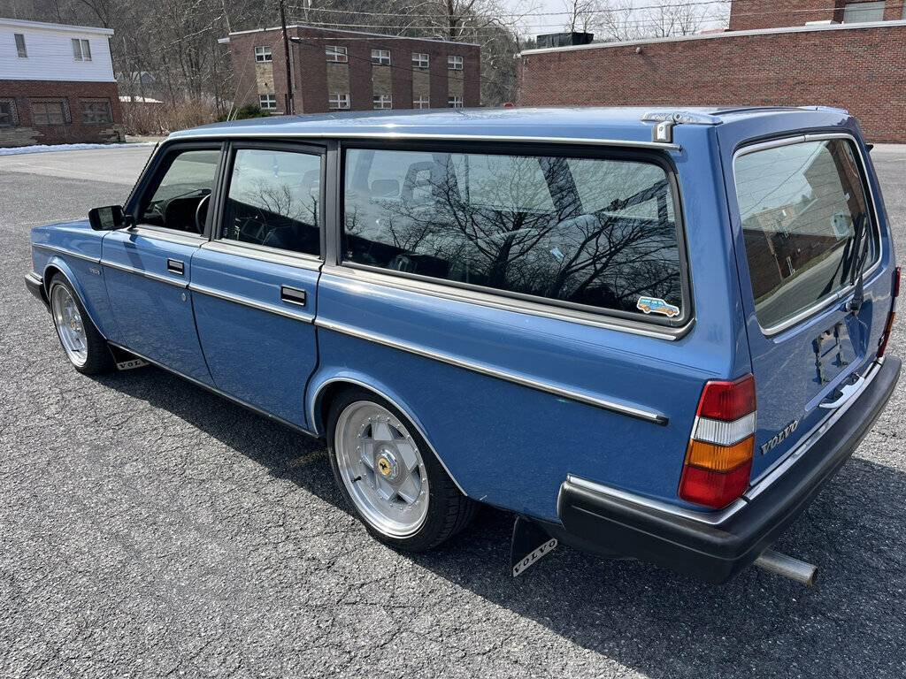 Volvo-240-1985-blue-2
