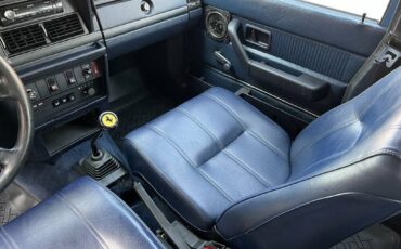 Volvo-240-1985-blue-22