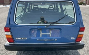 Volvo-240-1985-blue-3