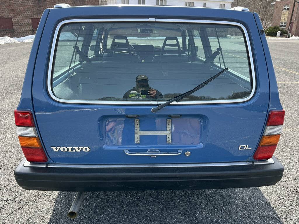 Volvo-240-1985-blue-3