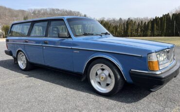 Volvo-240-1985-blue