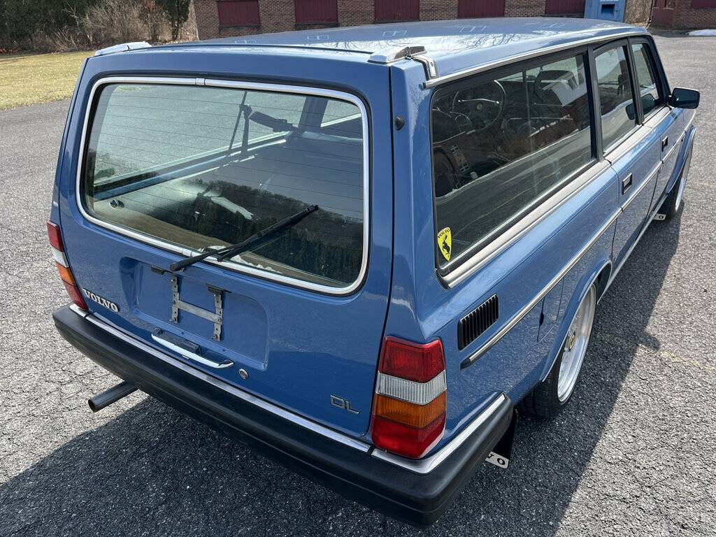 Volvo-240-1985-blue-5