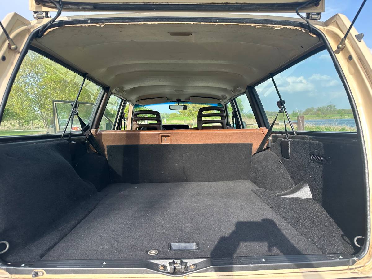 Volvo-240-dl-wagon-1986-yellow-11