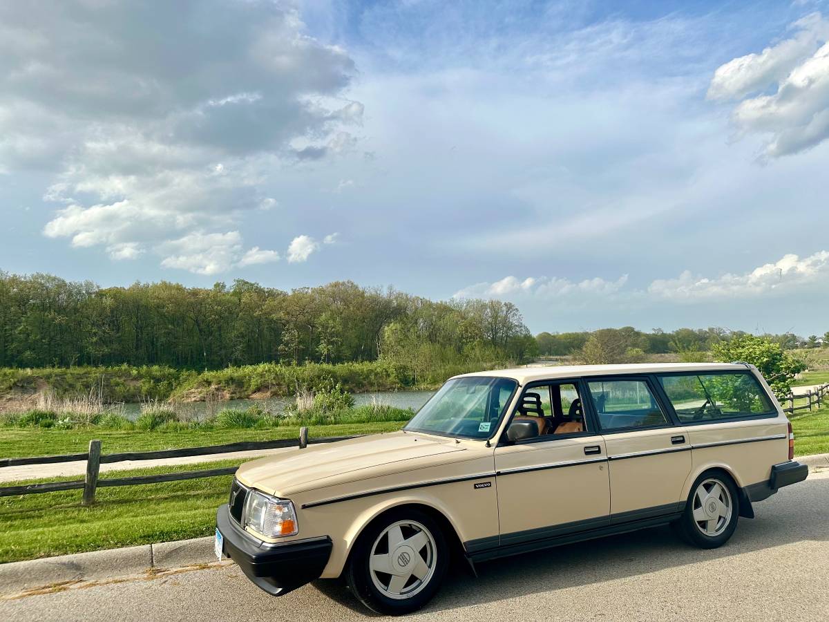 Volvo-240-dl-wagon-1986-yellow-12