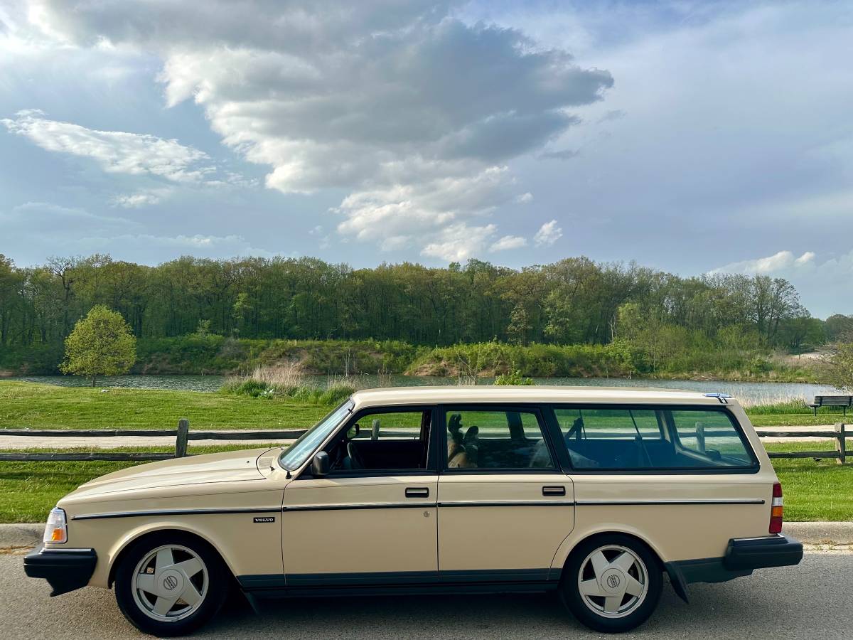 Volvo-240-dl-wagon-1986-yellow-13