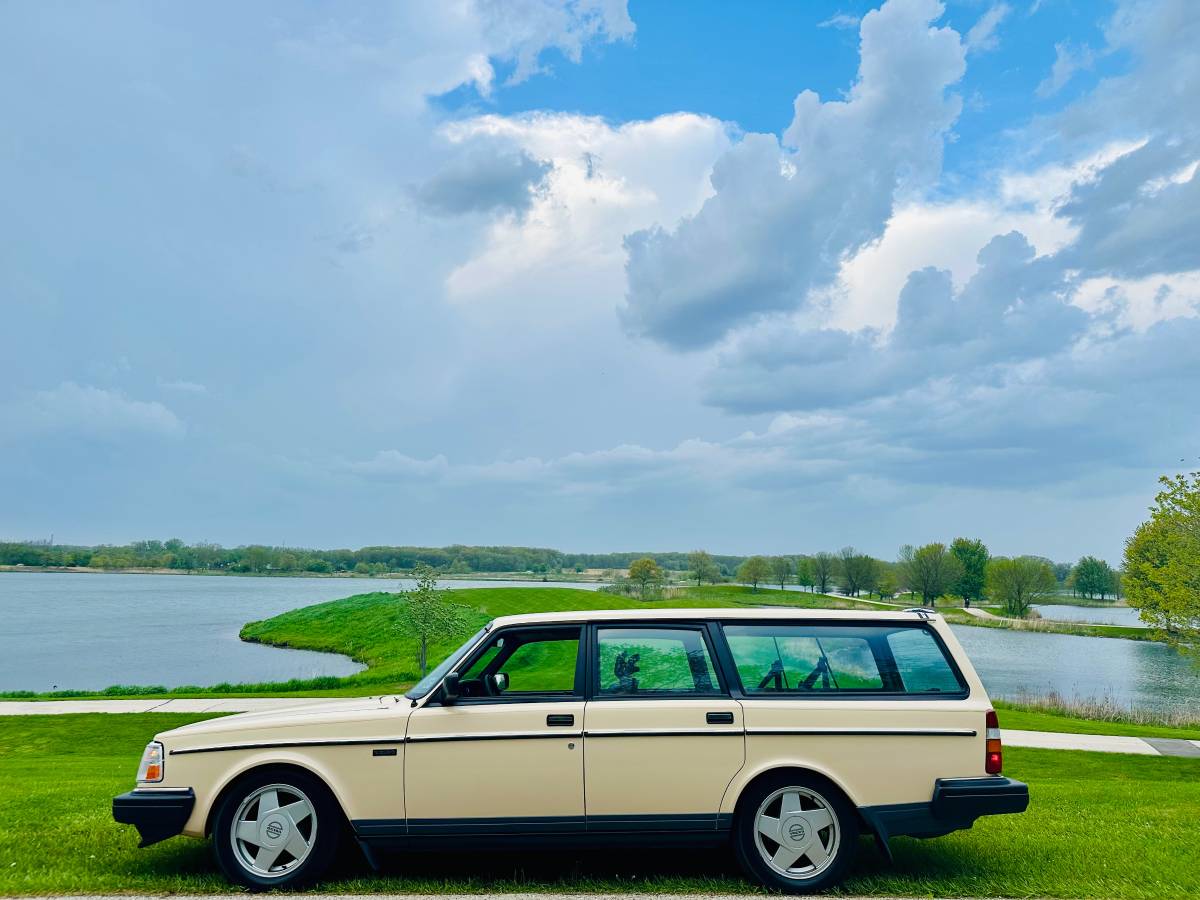 Volvo-240-dl-wagon-1986-yellow-15