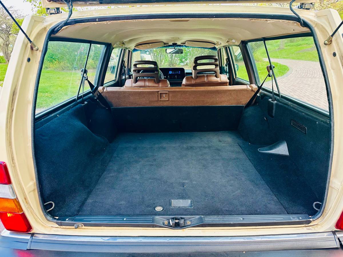 Volvo-240-dl-wagon-1986-yellow-16