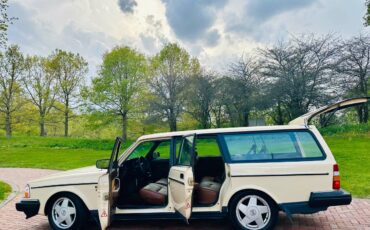 Volvo-240-dl-wagon-1986-yellow-17