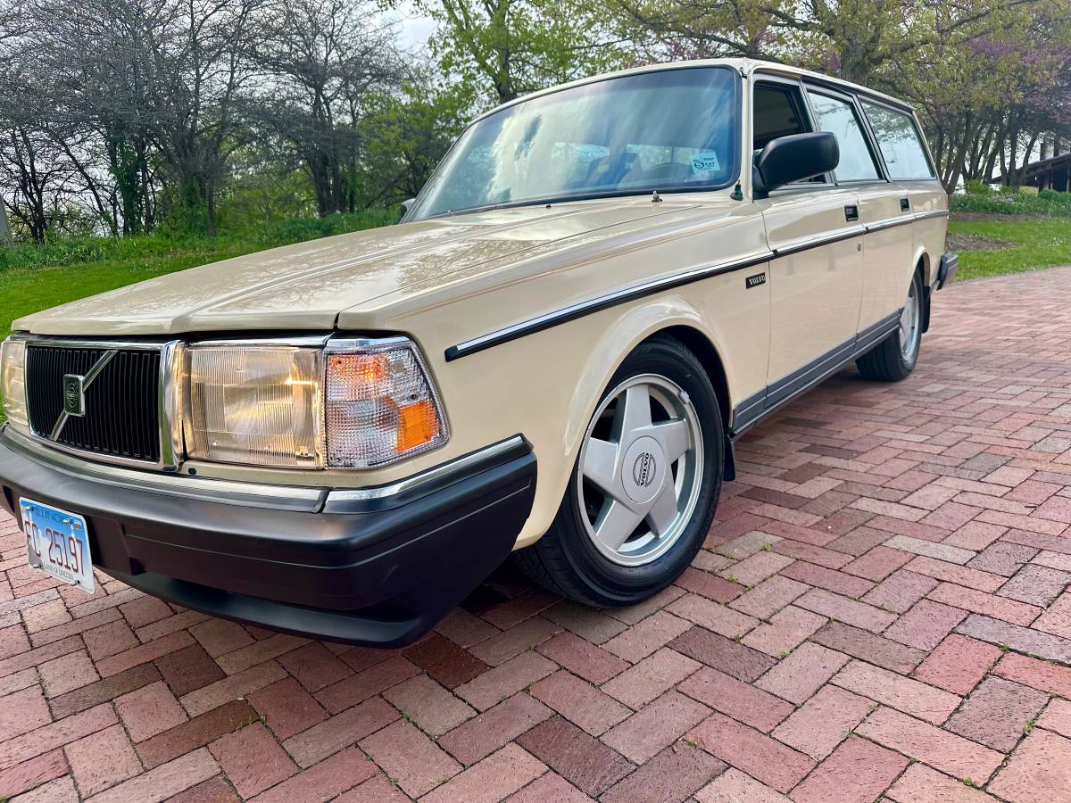 Volvo-240-dl-wagon-1986-yellow-18