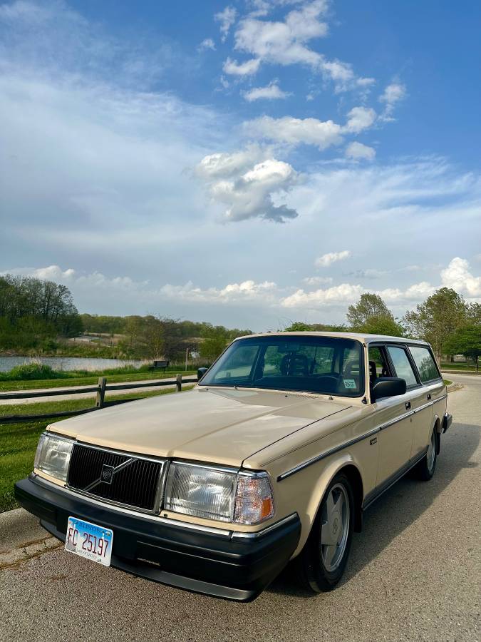 Volvo-240-dl-wagon-1986-yellow-19