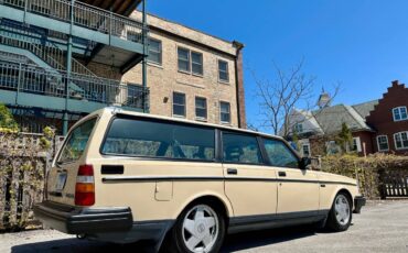 Volvo-240-dl-wagon-1986-yellow-2