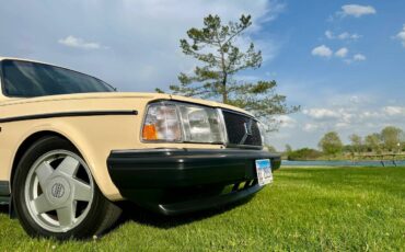 Volvo-240-dl-wagon-1986-yellow-21