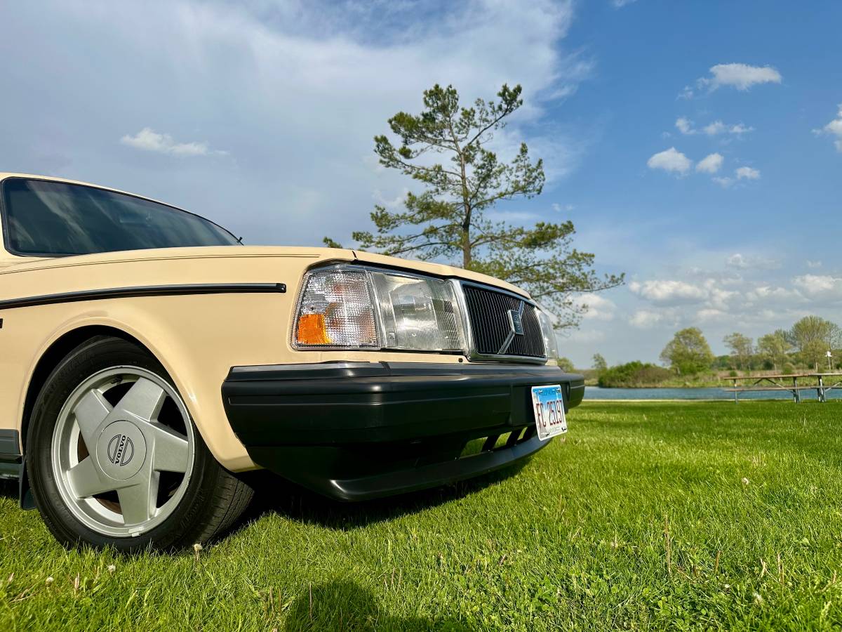 Volvo-240-dl-wagon-1986-yellow-21