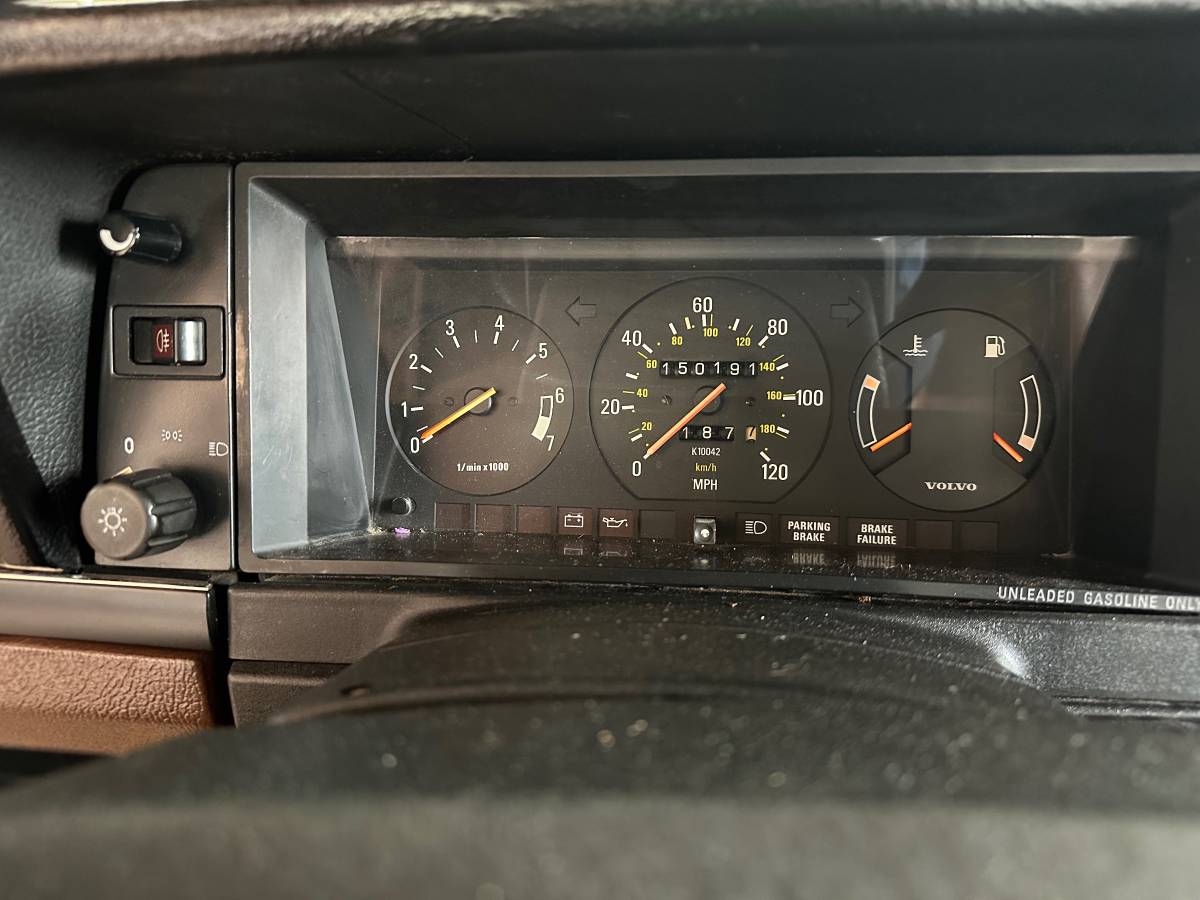 Volvo-240-dl-wagon-1986-yellow-23